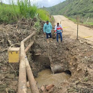 ALCALDÍA COMUNAL DE CARACHE RECUPERA VIALIDAD DE LA MESA TRAS LAS LLUVIAS